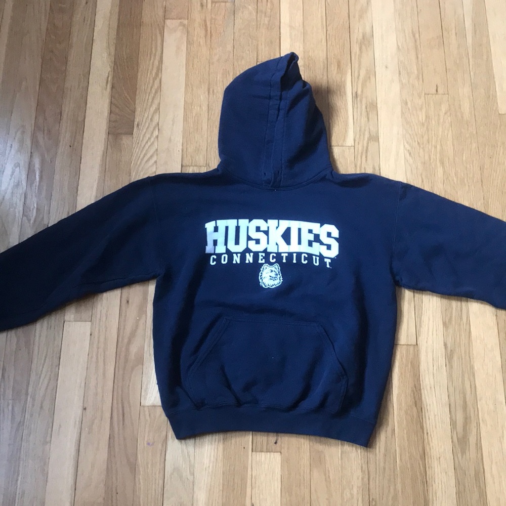 Vintage UConn hoodie
